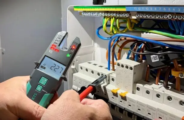 Safe isolation with the KT5 current and voltage tester